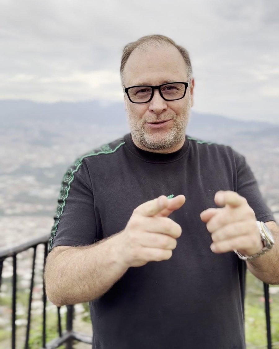 Jan Camacho at the Picacho lookout in Medellín