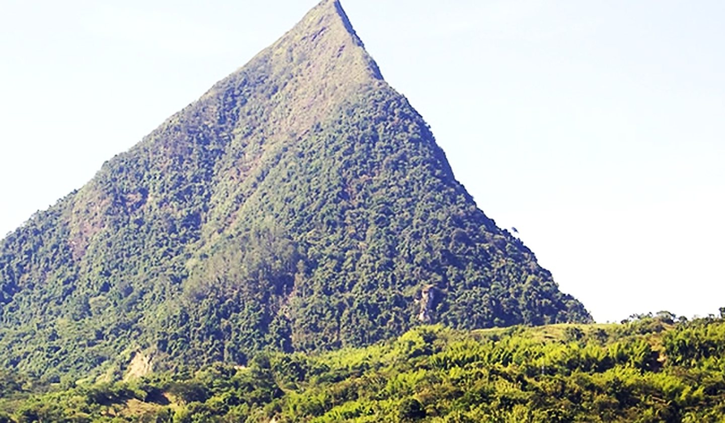 Cerro Tusa, the natural pyramid near Fredonia