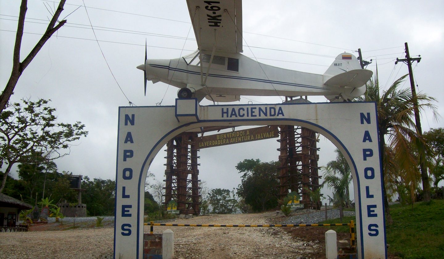 Hacienda Nápoles entrance gate